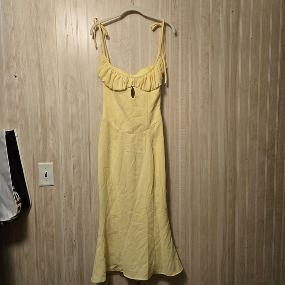 House of CB Soren buttercup cutout midi dress - Picture 4 of 7